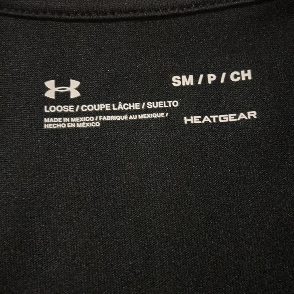 Small Under Armour V-neck t-shirt - Picture 4 of 5